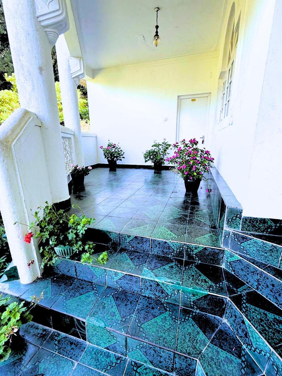 Notre Dame D'Arcadia Hotel Nuwara Eliya Kültér fotó